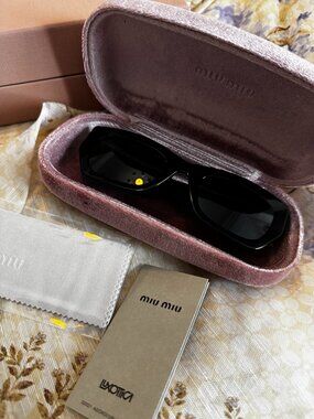 MIU MIU  black sunglasses 09W